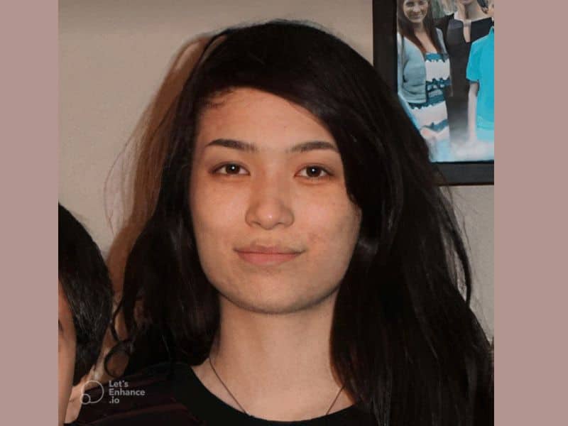 Emiru without makeup at a fan meeting event