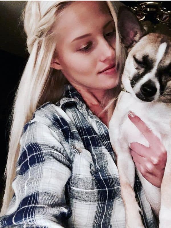 Tomi Lahren no makeup with her lovely puppy