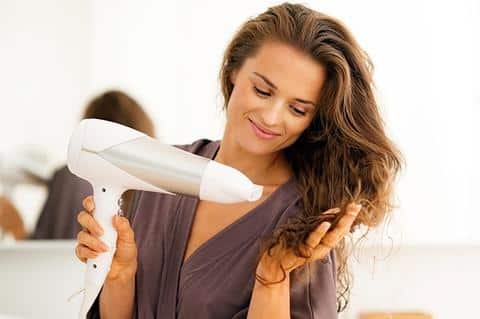 Smart Tips To Use A Hairdryer That Not Everyone Knows