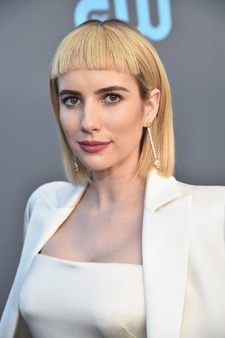 There’s no denying the fact that it takes a brave woman to rock a chic bowl-cut so well. From ancient times to the present, straight blonde hair has never been out of date. We can say that Emma Roberts' micro bangs are cooler than cool.