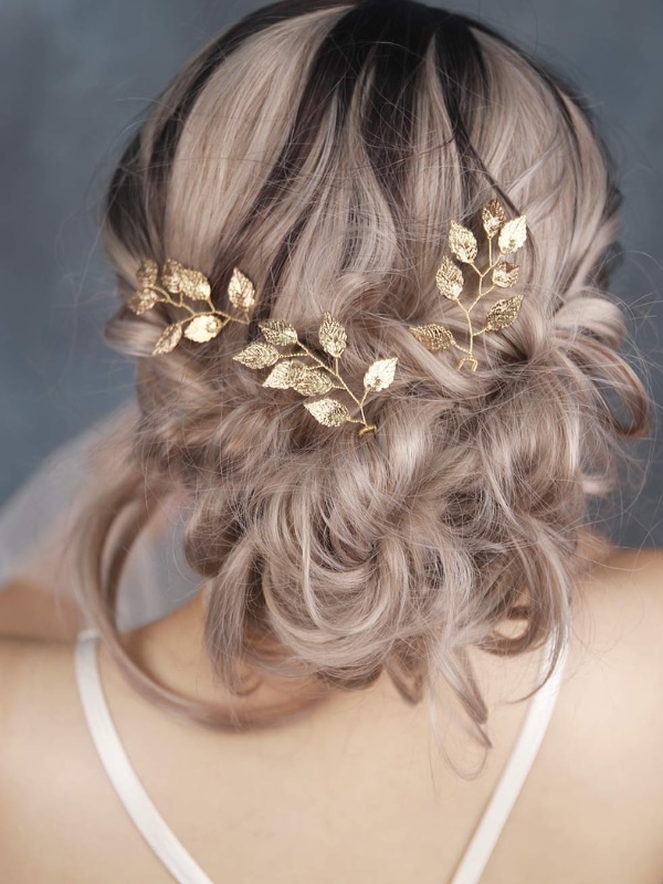 macsarahair-Loose-braided-bun-with-gold-leafy-hair-pins