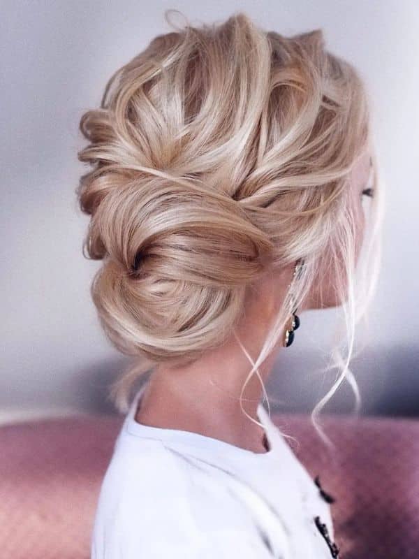 macsarahair-Soft-and-sweet-bridal-curly-hairstyle-with-a-curly-side-swept-bun