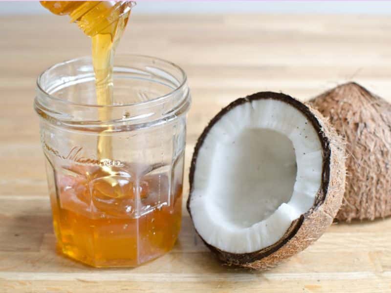 Coconut oil and honey hair mask for wavy frizzy hair